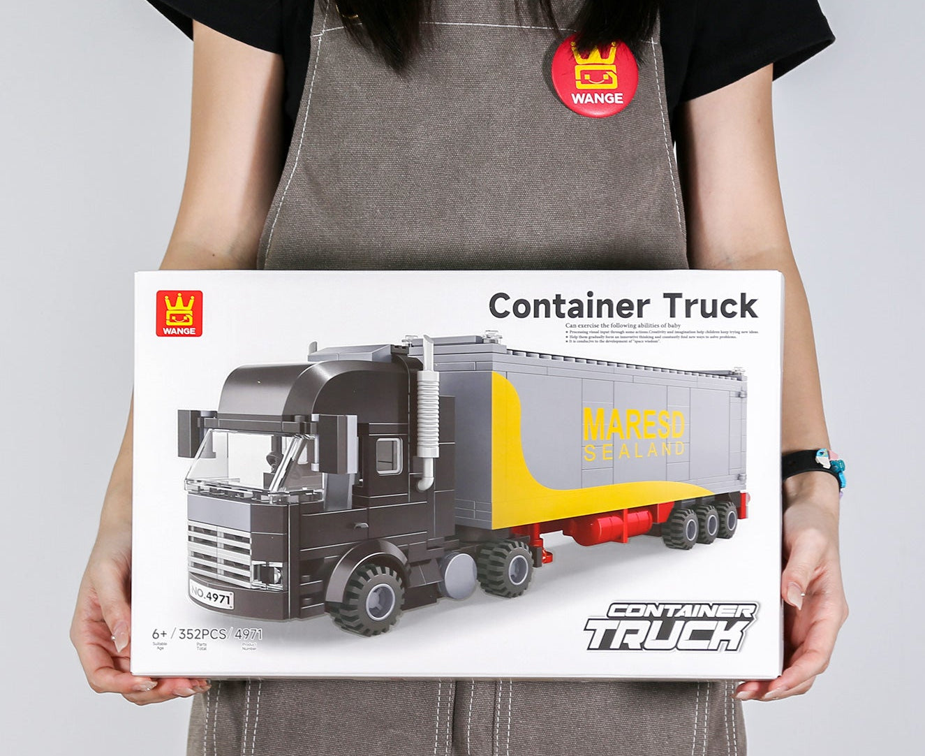 Container truck brick set rear view displaying shipping container back and rolling wheels