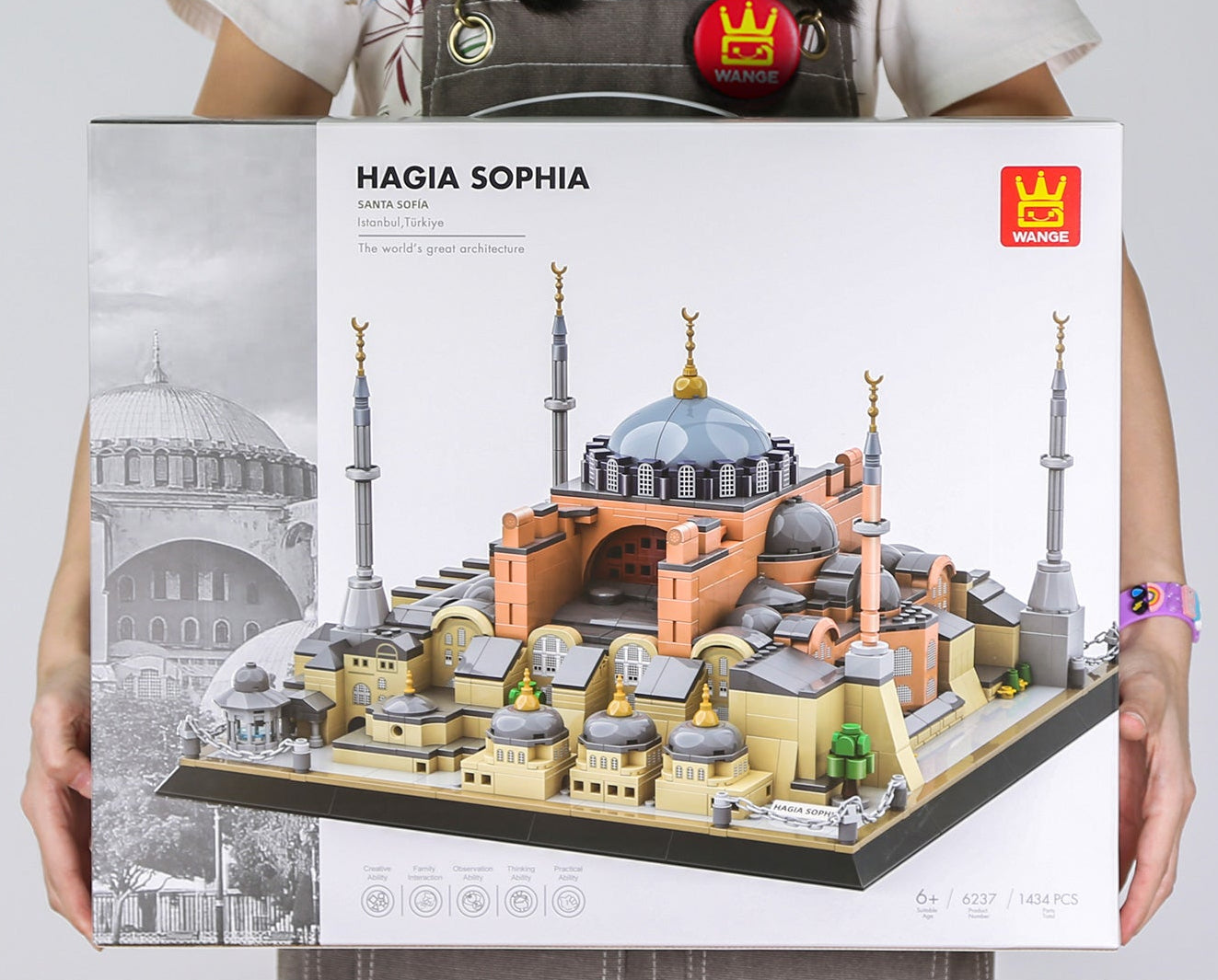 Model of Hagia Sophia in a box held by a person, with a brand logo visible.