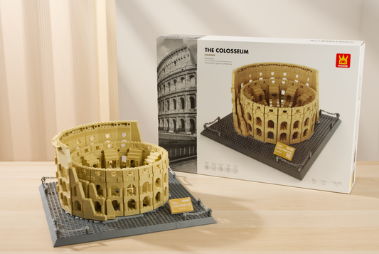 Brick set of the Colosseum next to its packaging on a table