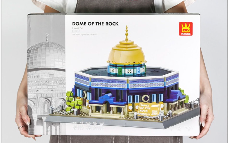 Box of a building model kit resembling the Dome of the Rock